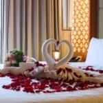 Cara Request Dekorasi Kamar Hotel untuk Honeymoon Gratis!