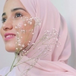 10 Warna Jilbab yang Cocok dengan Gamis Cream, Pasti Suka!