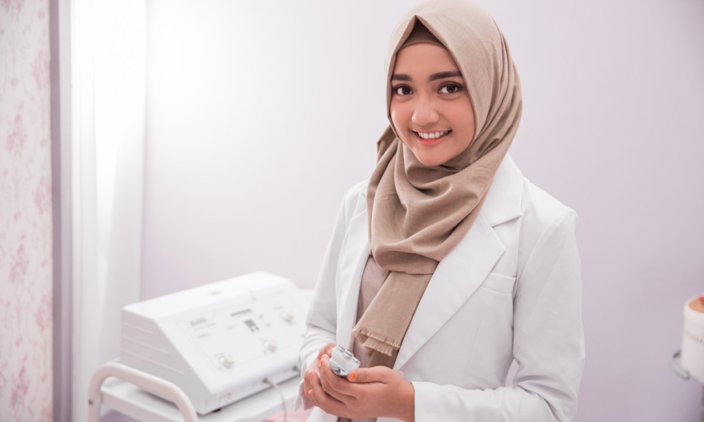 Apakah Saat Puasa Boleh Memakai Skincare? Ini Hukumnya