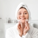 Bedak Wardah Light Beige Cocok Untuk Warna Kulit Apa? Cek Disini