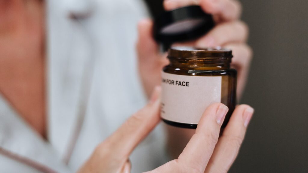 3 Krim Siang Malam Wardah Untuk Menghilangkan Flek Hitam