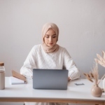 13 Pekerjaan yang Cocok untuk Wanita Muslimah, Kepoin Yuk!