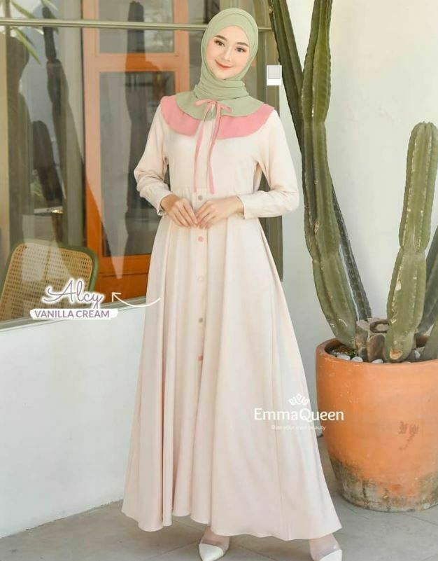gamis Cream dengan jilbab warna matcha