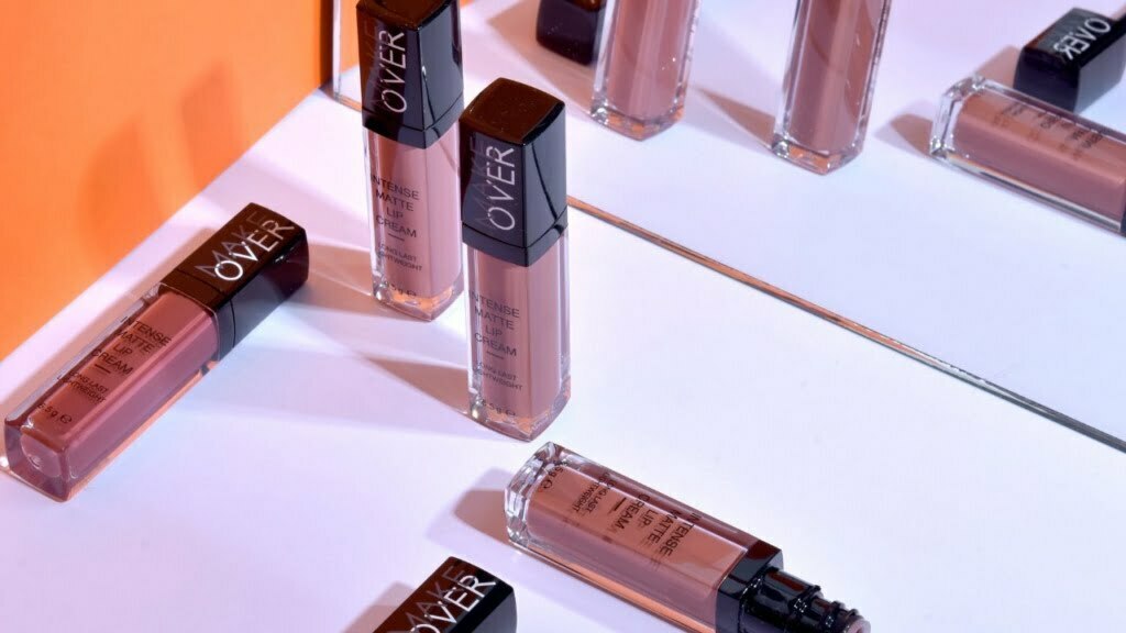 7 Rekomendasi Lip Tint yang Ringan di Bibir, Wajib Coba!