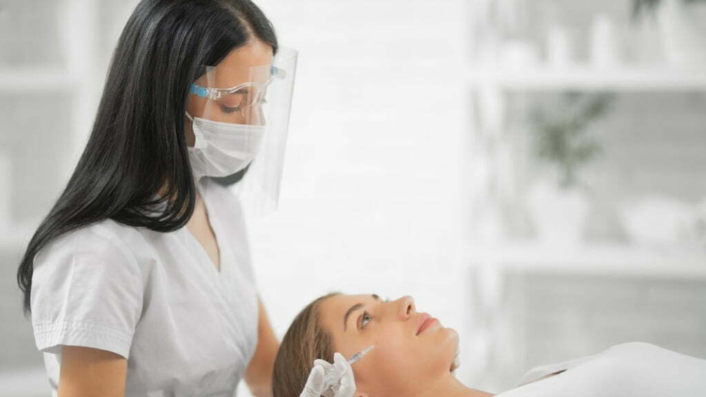 Apa Itu Profhilo? Manfaat, Efek Samping, dan Harga Treatment-nya