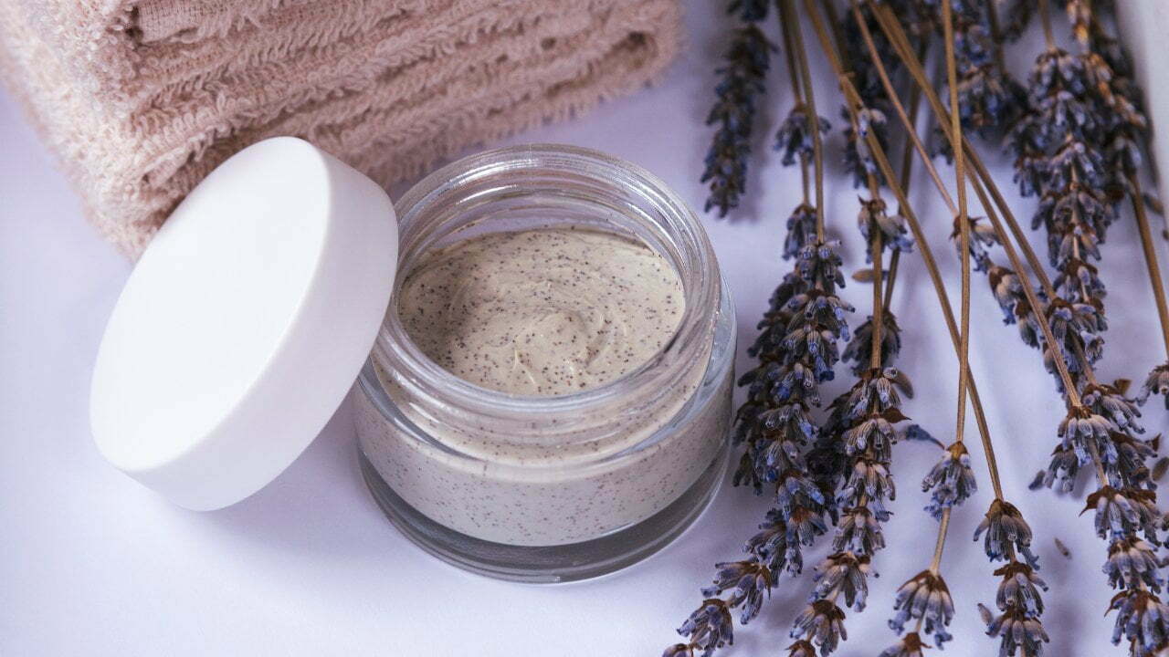 7 Body Scrub yang Bagus Untuk Menghilangkan Daki, Harga Bawah 100 Ribu!