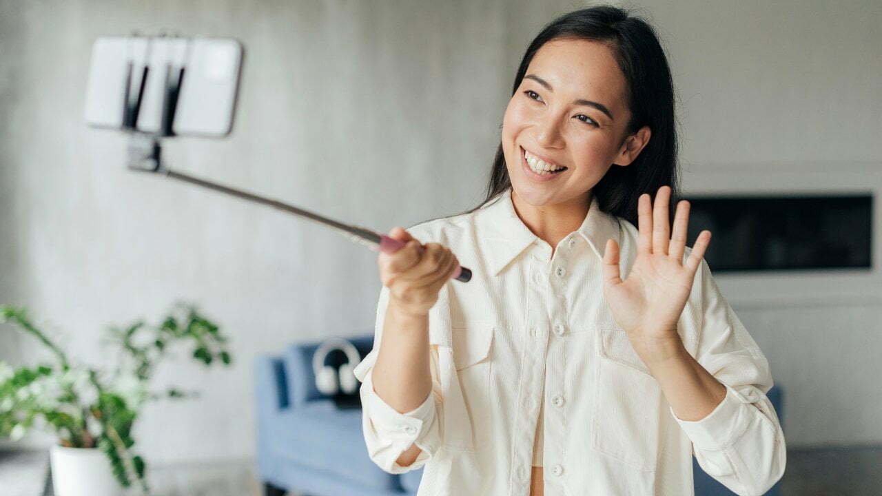 5 Cara Menghilangkan Garis Senyum yang Paling Ampuh!