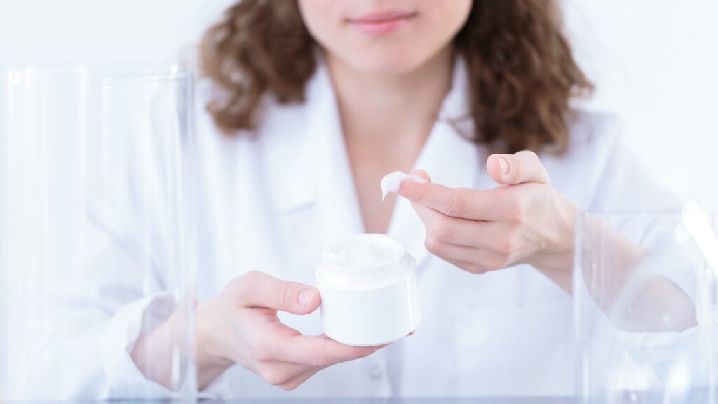 Jangan Salah! Ini 5 Urutan Skincare Pagi dengan Day Cream yang Benar