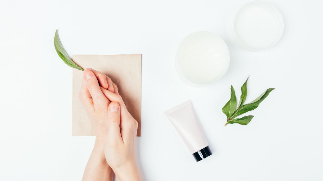 10 Rekomendasi Moisturizer Kulit Sensitif Berjerawat Terbaik 2023 