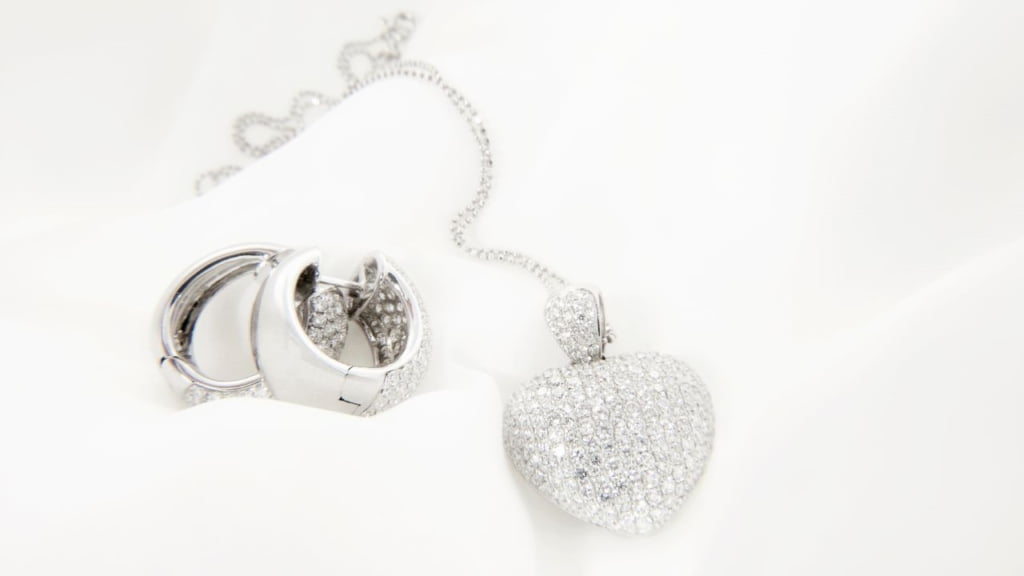 Cara Membedakan Emas putih Asli dan Palsu, Jangan Sampai Tertipu