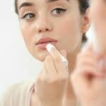 4 Perbedaan Lip Balm dan Lip Serum, Mana yang Cocok untuk Kamu?