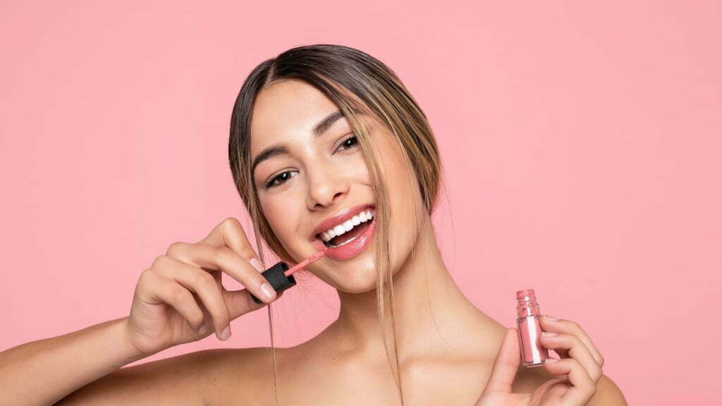 Perbedaan Lip Balm dan Lip Gloss