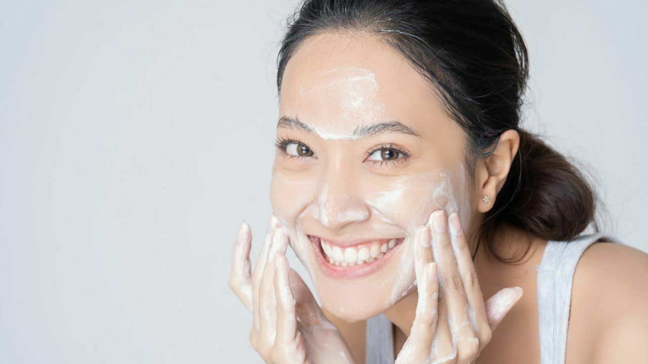 6 Urutan Skincare Sebelum Makeup Agar Kulit Tetap Sehat