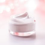 10 Rekomendasi Moisturizer untuk Kulit Bruntusan, Ampuh!
