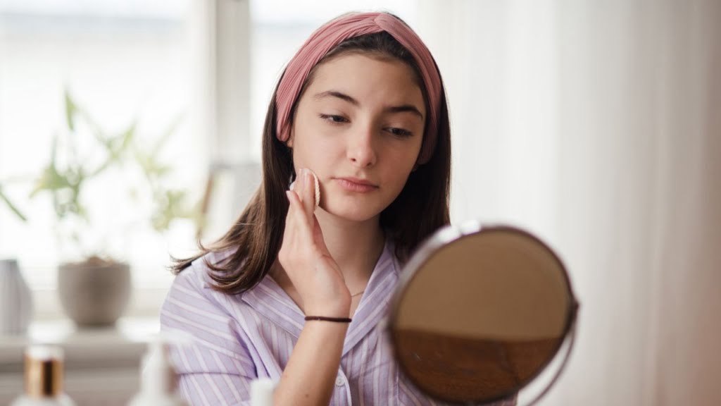 6 Urutan Skincare Sebelum Makeup agar Kulit Tetap Sehat