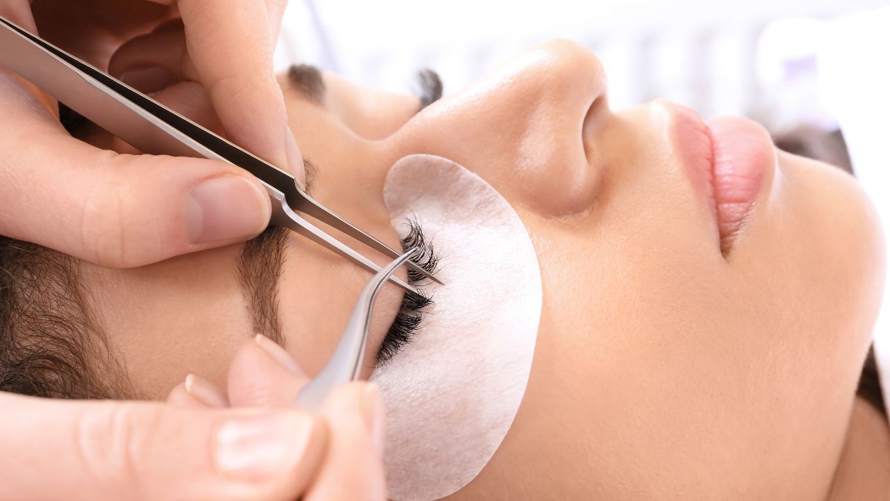 7 Tips Extension Bulu Mata Agar Dapat Bertahan Lama