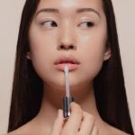 11 Cara Mengecilkan Bibir Secara Alami dan dengan Treatment