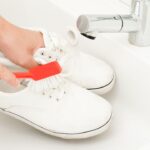 Cara Membersihkan Noda di Sepatu Putih, Dijamin Anti Kuning!
