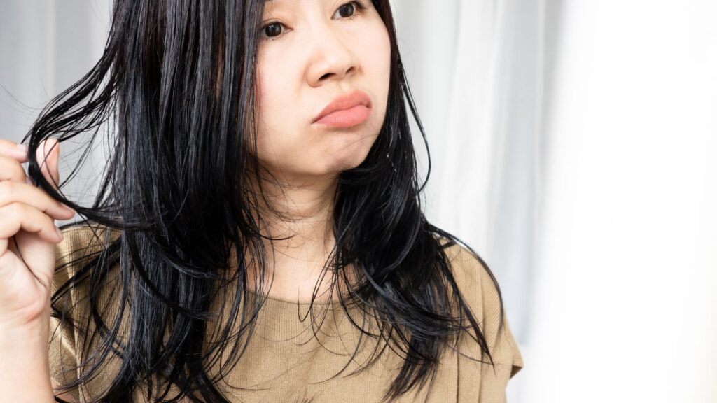 6 Cara Mengatasi Rambut Berminyak yang Paling Manjur