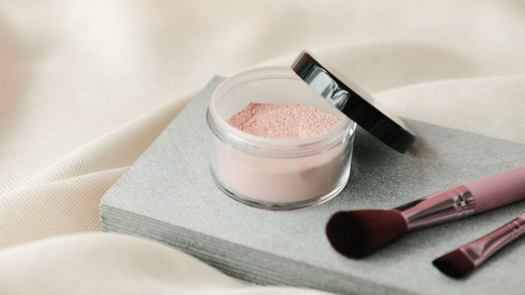 rekomendasi Bedak tabur terbaik