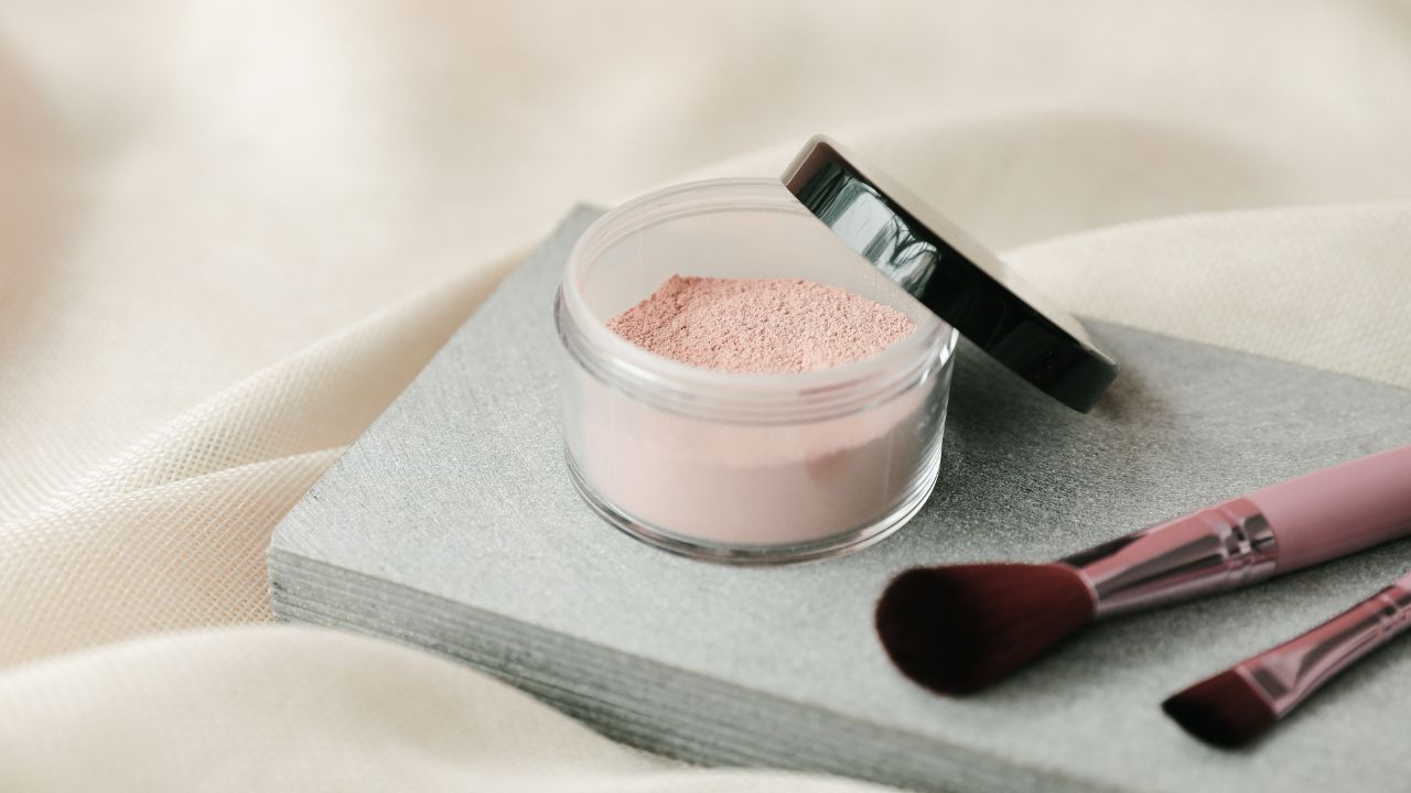 10 Bedak Tabur Terbaik Menurut Makeup Artist