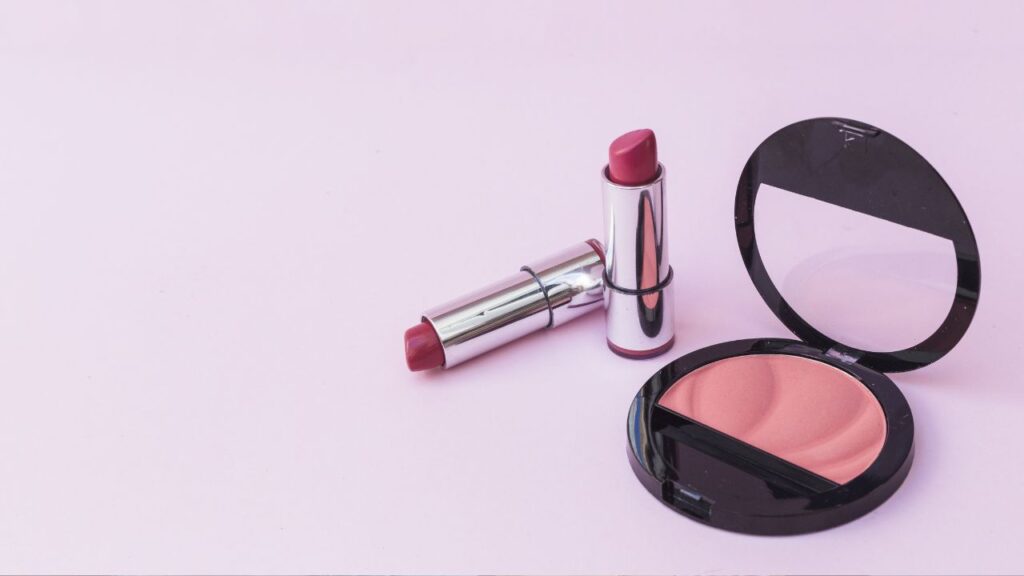 Mengenal Bahan Utama Pembuatan Lipstik, Apa Saja?