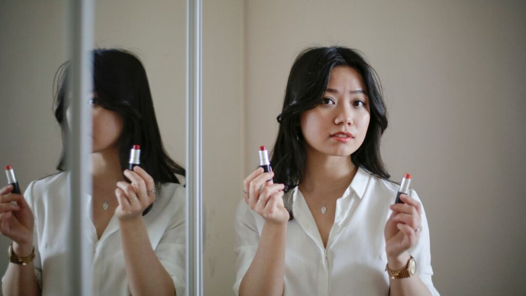 5 Warna Lipstik Hanasui yang Bagus untuk Bibir Hitam, Cuma 25 Ribuan