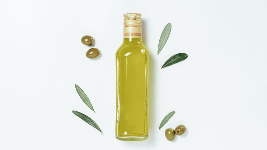 4 Manfaat Tak Terduga Minyak Zaitun untuk Bibir