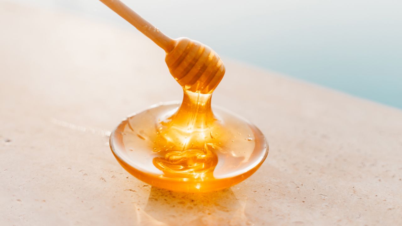 cara mengatasi bibir kering dengan madu