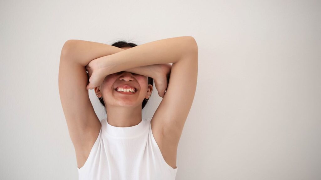 7+ Cara Menghilangkan Bau Ketiak dan Kenali Penyebabnya