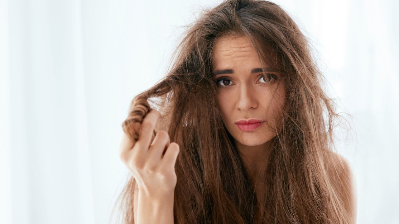 6 Cara Mengatasi Rambut Mengembang Paling Mudah dan Efektif di Rumah
