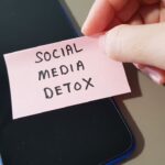 Stop Scrolling, Kenali 10 Ciri Kamu Butuh Social Media Detox