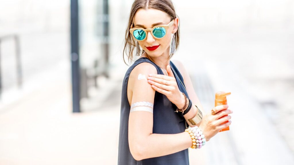 10 Rekomendasi Sunscreen Lokal Terbaik yang Layak Dipilih