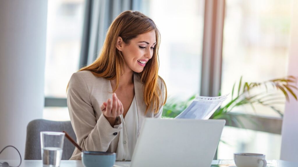 10 Alasan Wanita Pekerja Keras Sulit Diluluhkan