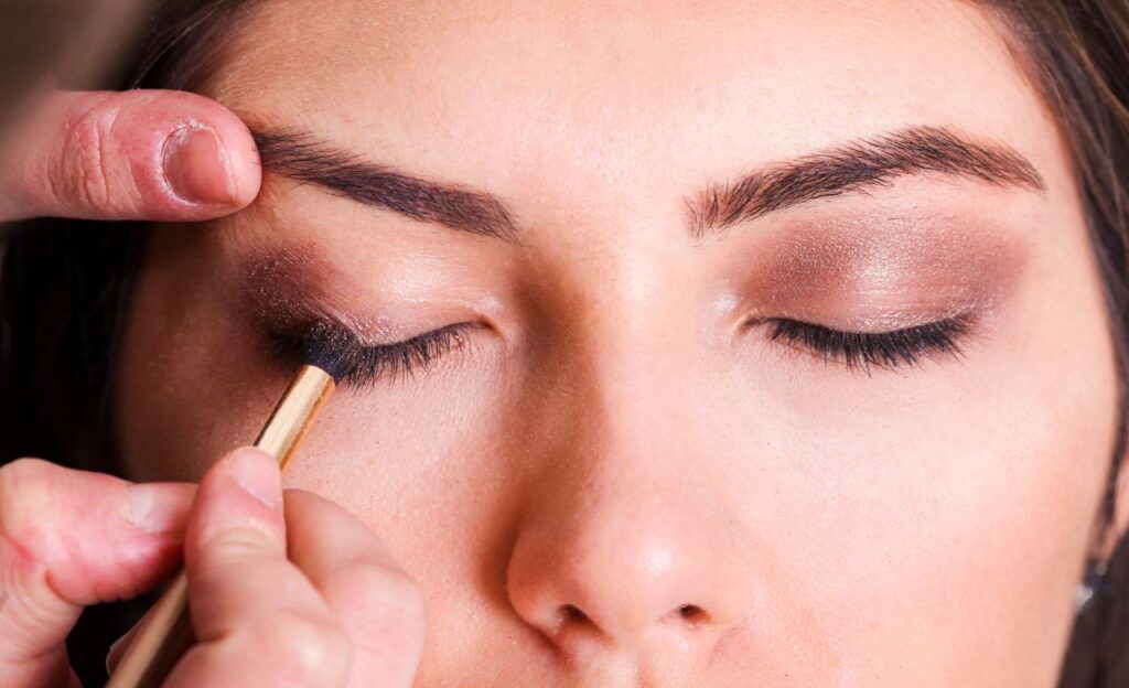 10 Rekomendasi Eyeshadow yang Bagus dan Tahan Lama