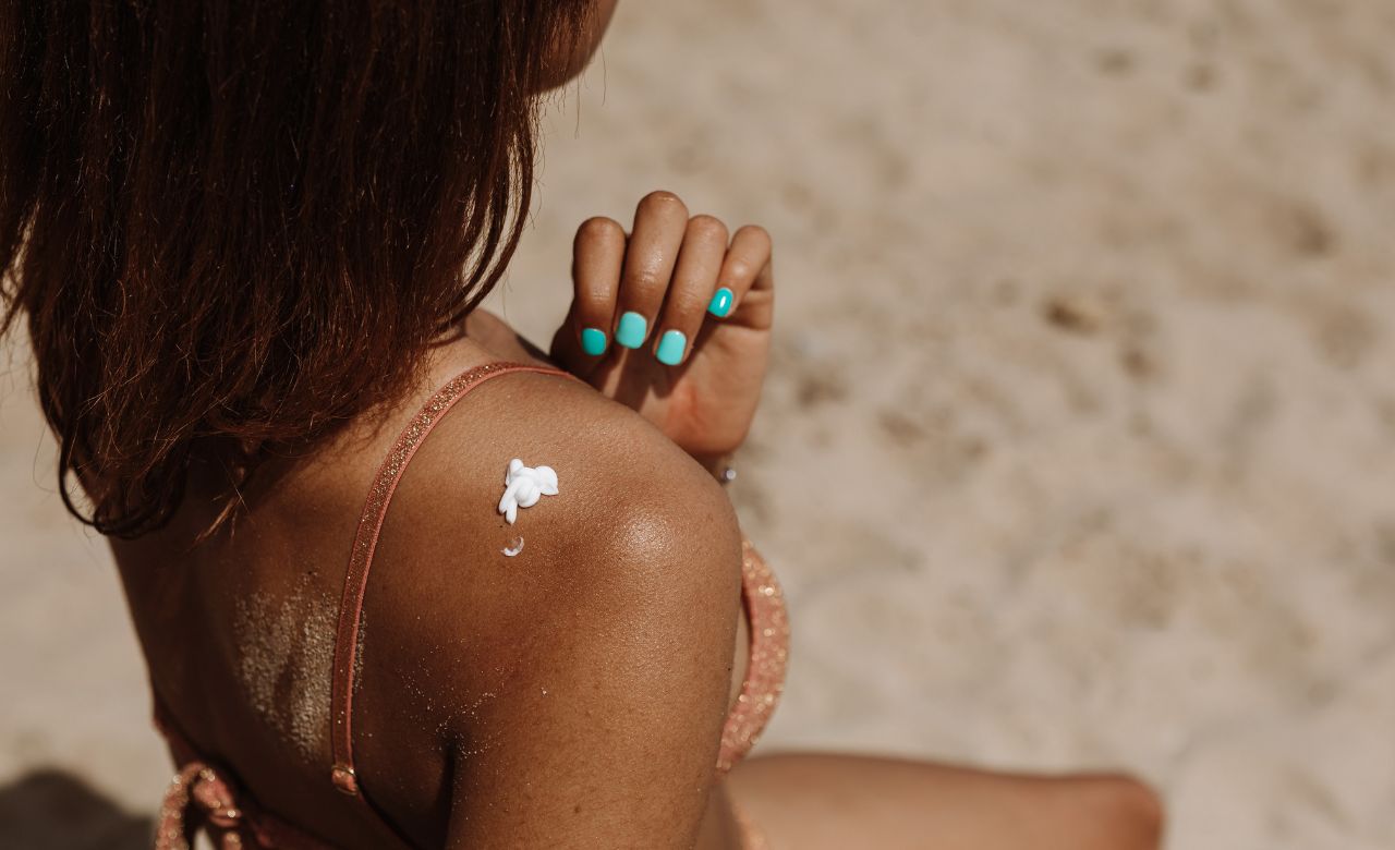 Kulit-gelat-tidap-wajib-pakai-sunscreen 1. Kulit Gelap Tidak Wajib Menggunakan Sunscre