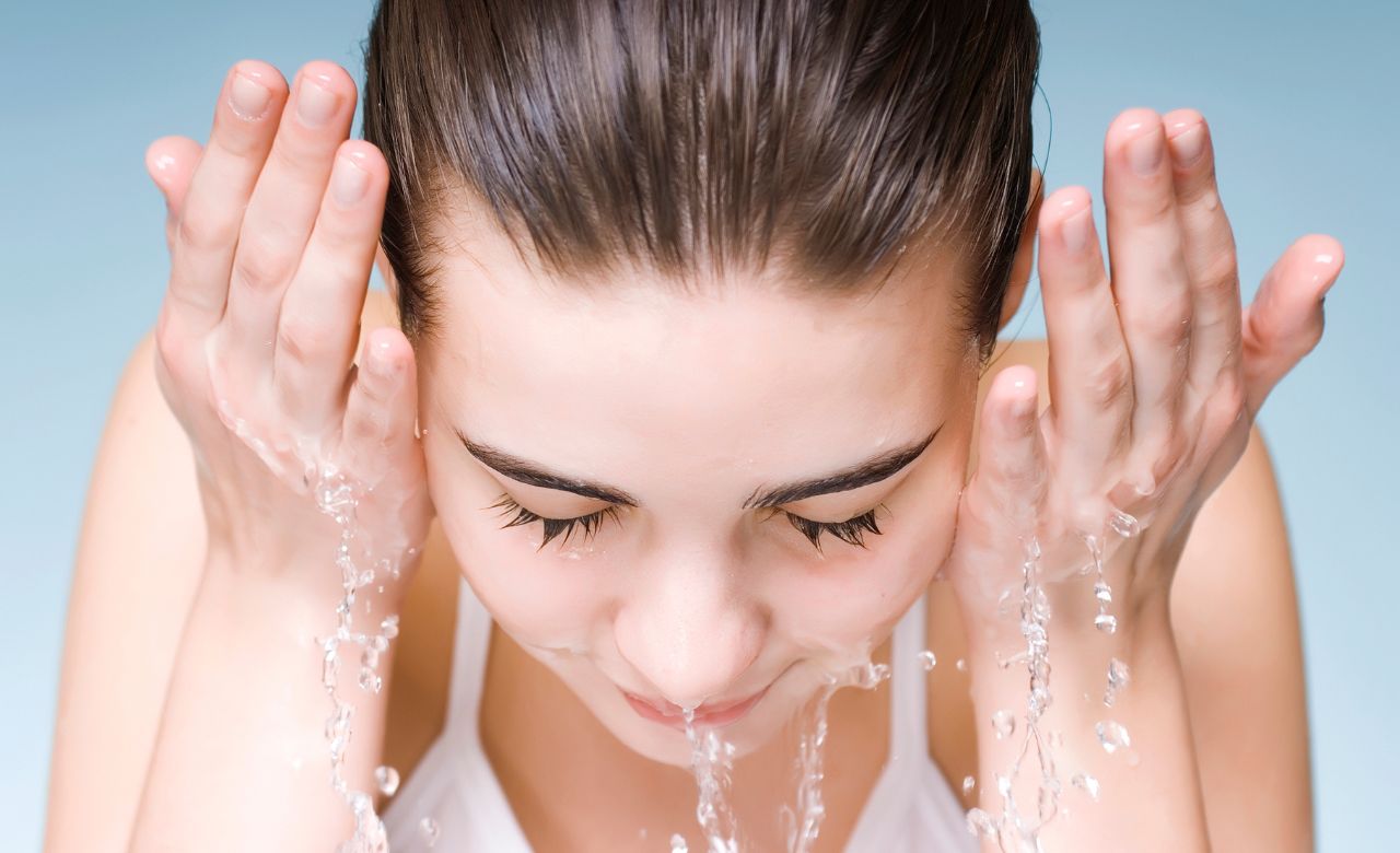 Mencuci-wajah 3. Terlalu Sering Cuci Muka dapat Mengatasi Kulit Berminyak