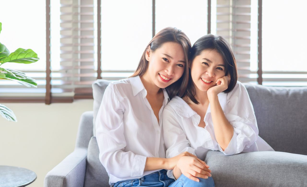 Senyum-untuk-bibir-tebal-1 Senyum dengan memperlihatkan sedikit gigi