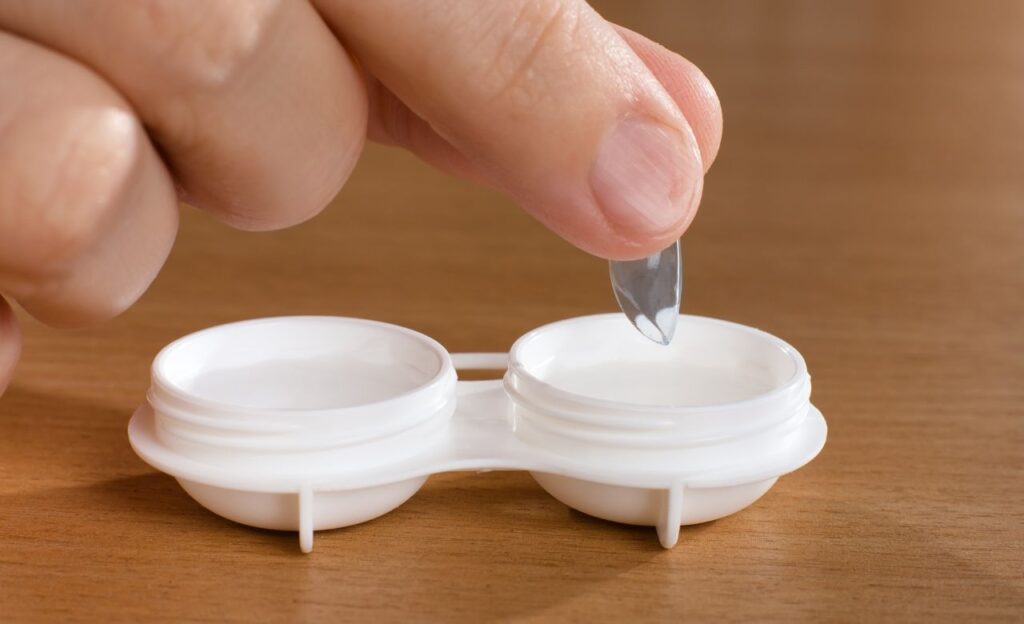 Ini Cara Membedakan Softlens Kanan dan Kiri yang Baru dan Lama