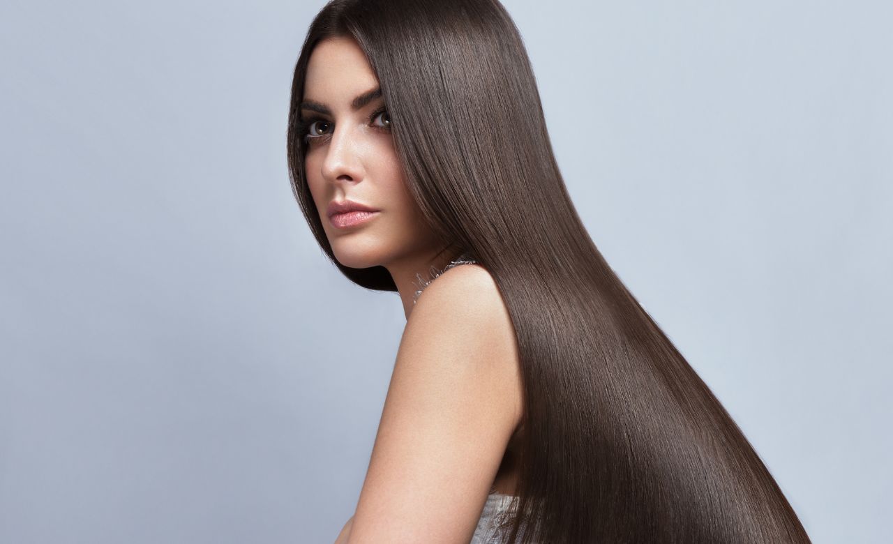 Tren Glass Hair, Ini Cara Mendapatkan Rambut Lurus Berkilau yang Menawan