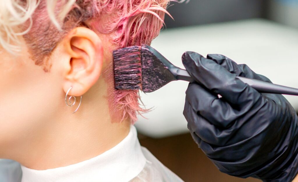 9 Cara Menghilangkan Cat Rambut di Kulit dengan Cepat