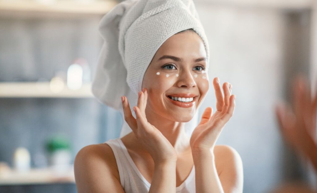 10 Merk Eye Cream Terbaik untuk Kesehatan Area Mata