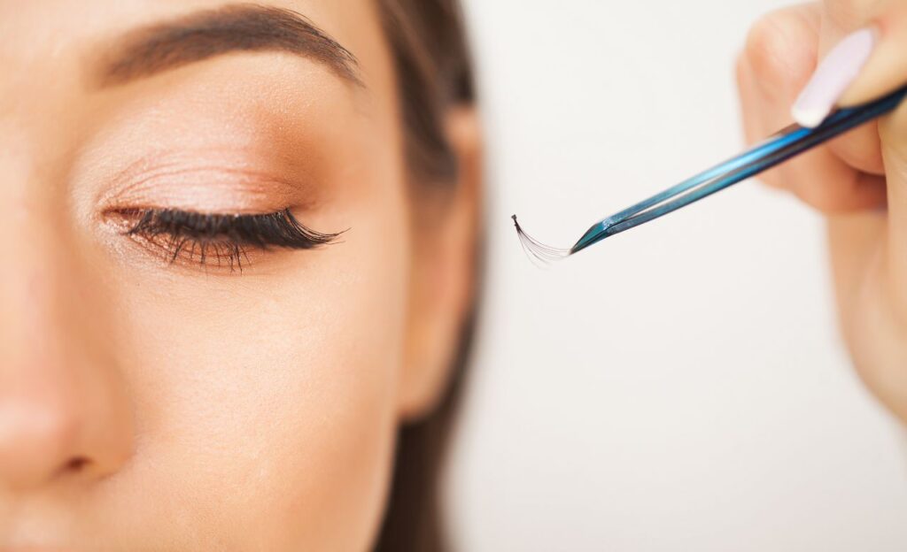 Cara Melepas Eyelash Extension dengan Mudah tanpa Sakit