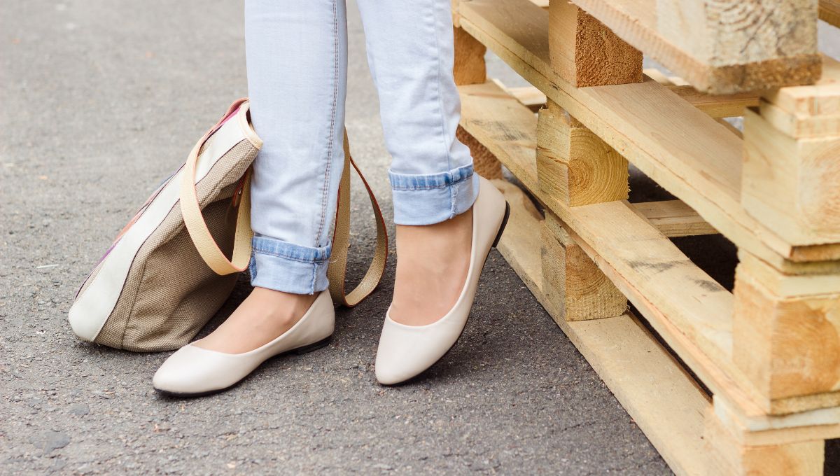 7 Tips Merawat Flat Shoes Agar Lebih Awet, Simak Yuk!