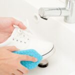 7 Cara Membersihkan Sepatu Putih Agar Tetap Terlihat Baru