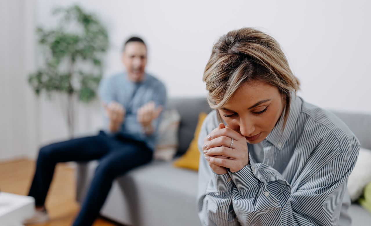 10 Ciri Toxic Relationship dan Cara Mengatasinya!