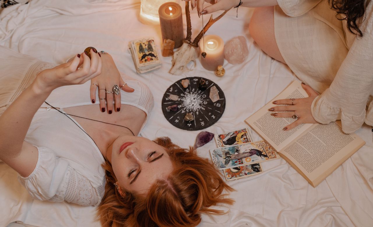 6 Zodiak yang Tidak Cocok dengan Hubungan Jarak Jauh (LDR)