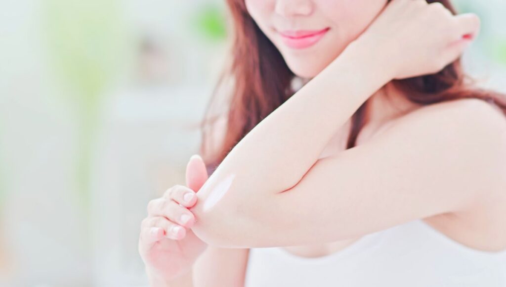 7 Cara Memutihkan Badan yang Aman, Kulit Jadi Lebih Cerah!