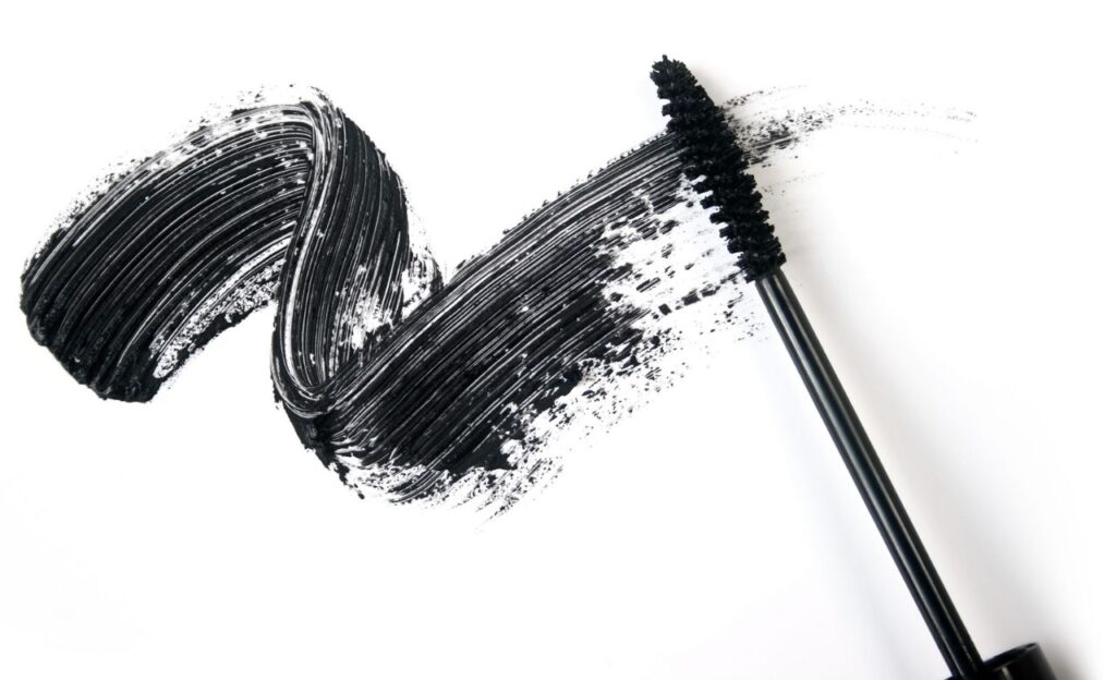 10 Cara Mencairkan Maskara yang Kering dan Menggumpal