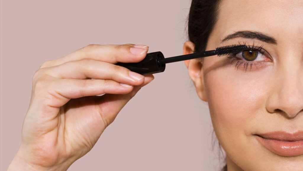 5 Rekomendasi Maskara Waterproof yang Tak Hilang Usai Wudu